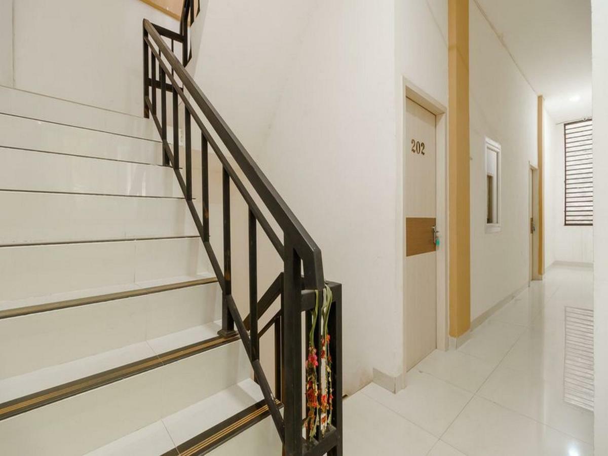 Reddoorz At Tara Homestay Palembang Esterno foto